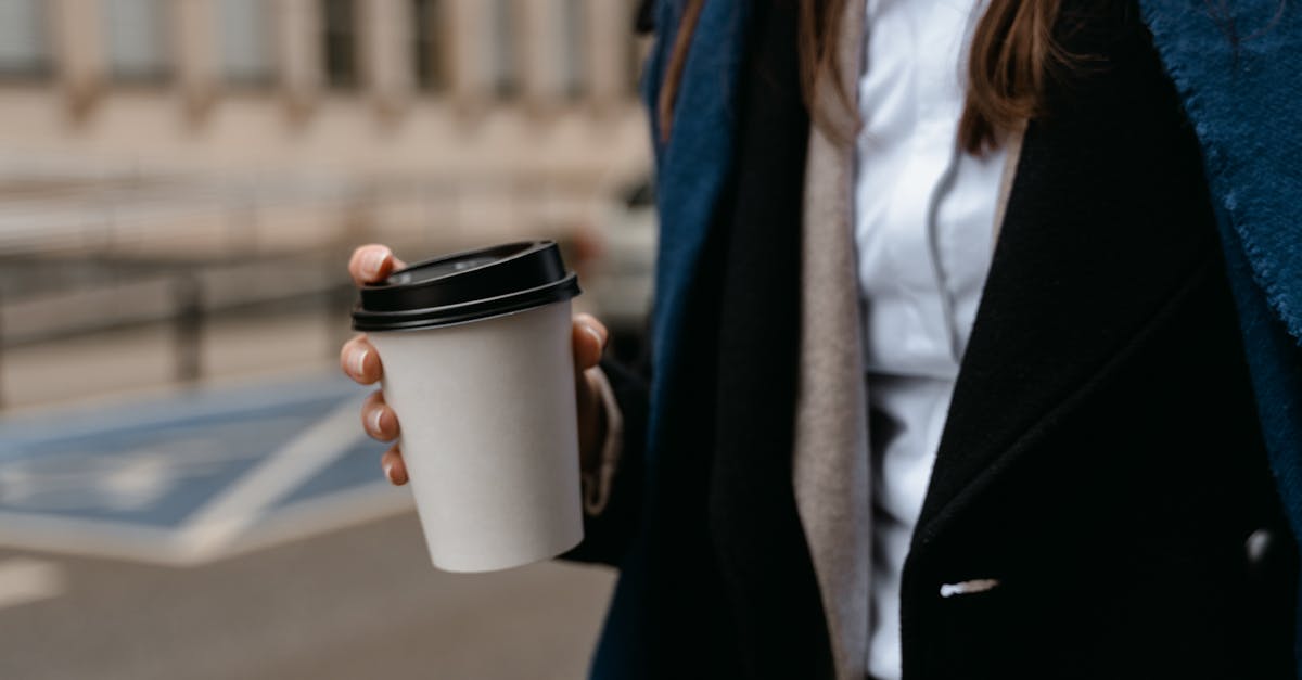 découvrez les traits et comportements d'un patron manipulateur, comment les identifier et les gérer efficacement pour préserver votre bien-être au travail.
