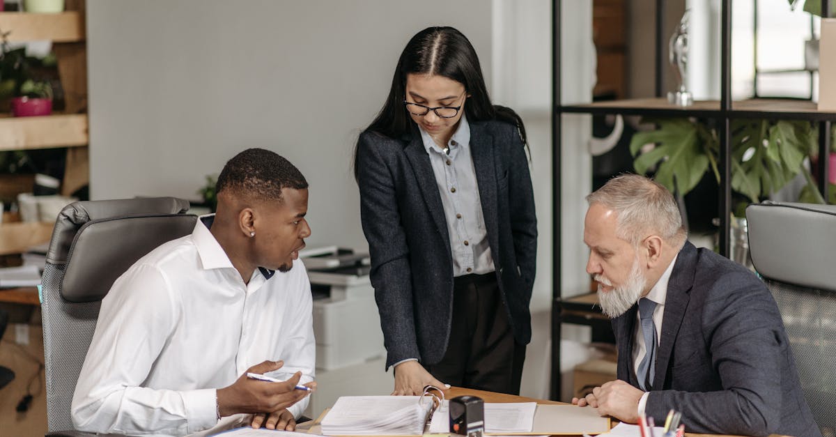 découvrez comment reconnaître et gérer un patron manipulateur. apprenez des stratégies pour naviguer dans des relations professionnelles complexes et protéger votre bien-être au travail.