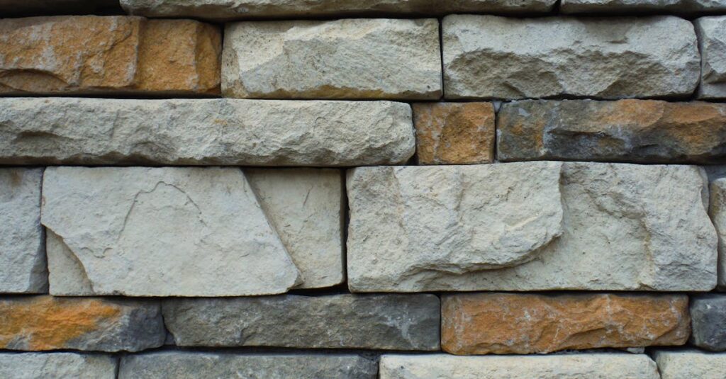 découvrez l'art de la maçonnerie : techniques, matériaux et conseils pour réaliser des constructions robustes et esthétiques. apprenez à travailler la pierre, la brique et bien plus encore.