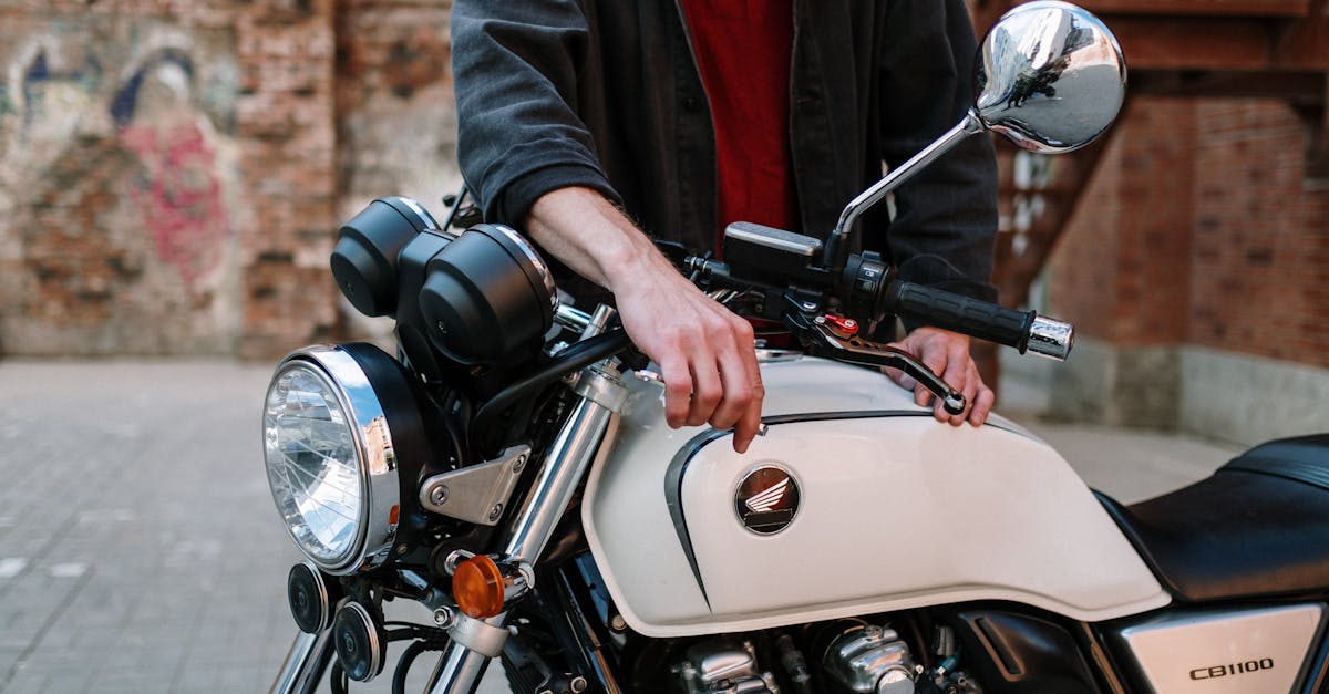 découvrez le métier de technicien en motocyclettes : un expert passionné qui entretient, répare et optimise les motos pour garantir performance et sécurité. formez-vous aux compétences essentielles pour réussir dans ce secteur dynamique.