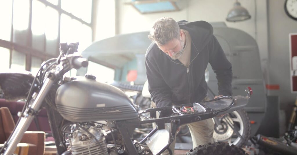 découvrez le métier de technicien en moto, un expert chargé de l'entretien et de la réparation des deux-roues. apprenez les compétences requises, les formations disponibles et les opportunités de carrière dans ce secteur passionnant.