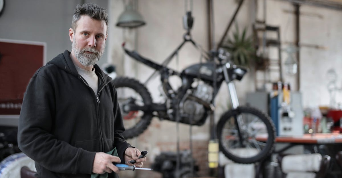 découvrez les compétences essentielles d'un technicien de moto, spécialisé dans l'entretien et la réparation des deux-roues. apprenez comment un expert en mécanique motocycliste peut optimiser la performance de votre moto et garantir votre sécurité sur la route.