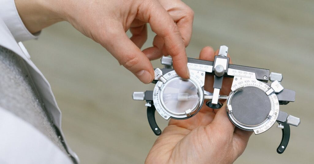 découvrez notre service d'opticien, où la vision claire rencontre l'esthétique. profitez d'une large sélection de lunettes tendances et de lentilles adaptatives, tout en bénéficiant de conseils d'experts pour assurer la santé de vos yeux.