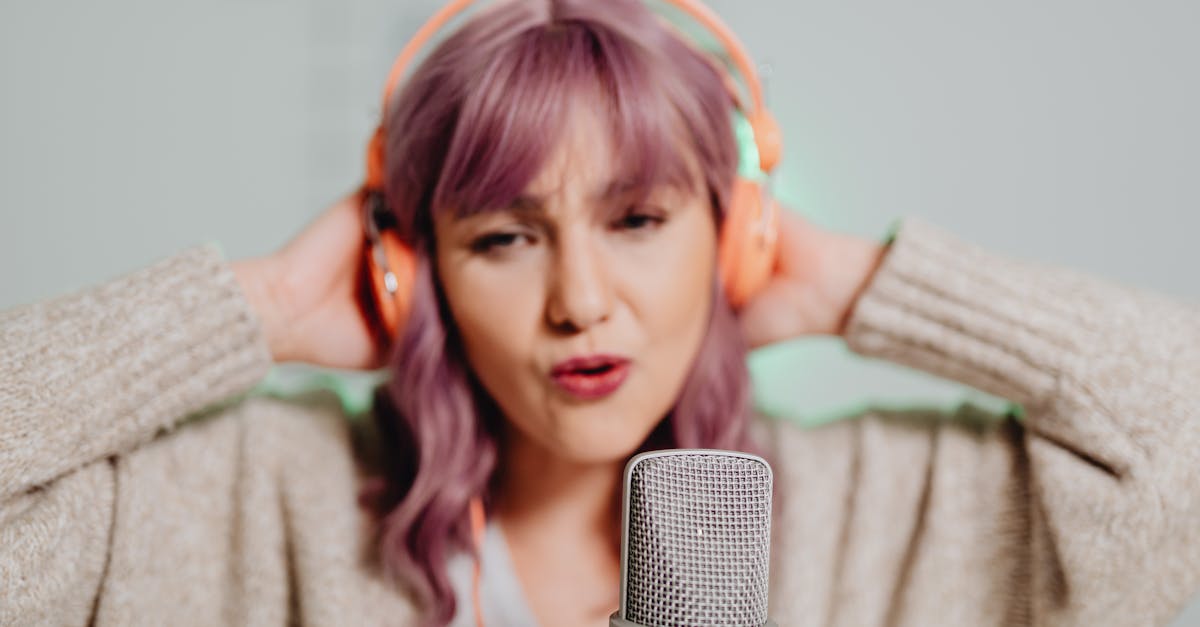 découvrez le métier de sound engineer, un professionnel passionné par la capture et le mixage des sons. apprenez les compétences nécessaires pour concevoir des expériences sonores optimales, que ce soit pour la musique, le cinéma ou les événements en direct.