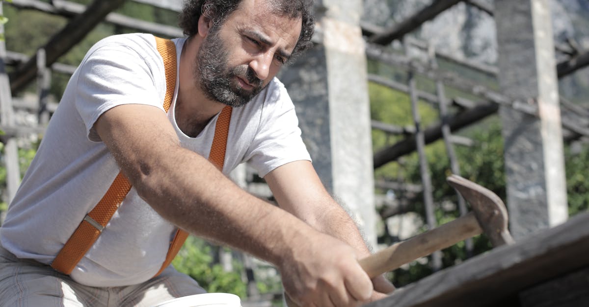 découvrez le métier de carpenter, un artisan du bois passionné par la création et la construction. apprenez les techniques traditionnelles et modernes pour concrétiser vos projets en bois, tout en vous familiarisant avec les outils et matériaux essentiels à ce métier fascinant.