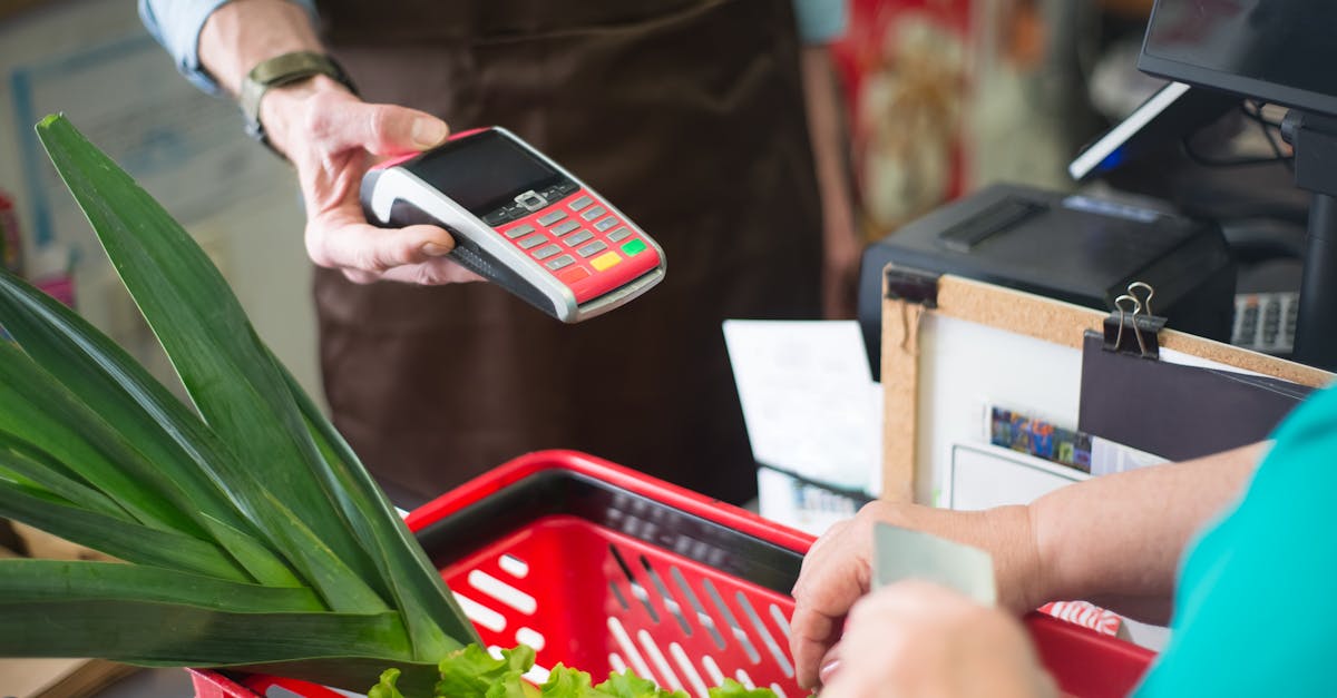 découvrez comment un caissier joue un rôle essentiel dans le service clientèle, garantissant des transactions fluides et une expérience d'achat agréable. apprenez les compétences nécessaires et les responsabilités d'un caissier dans le secteur de la vente au détail.