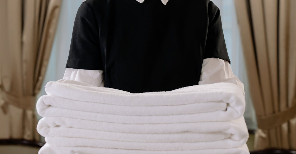 découvrez le métier de femme de chambre, un rôle essentiel dans l'industrie hôtelière. apprenez-en plus sur ses responsabilités, ses compétences requises et son impact sur l'expérience des clients. plongez dans cet univers où le souci du détail et le service altruiste font toute la différence.