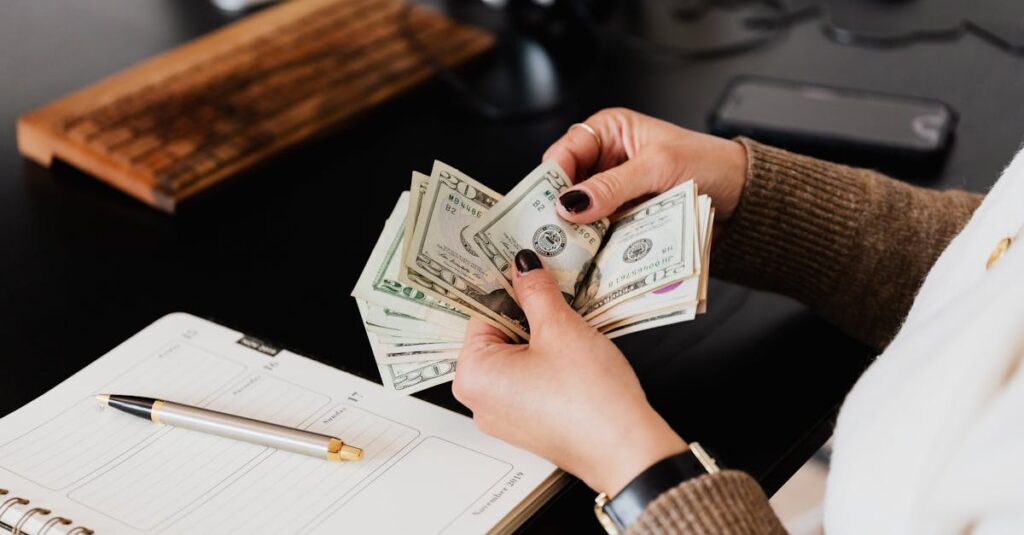 découvrez le rôle essentiel d'un clerk dans le fonctionnement des entreprises. explorez les compétences requises, les responsabilités quotidiennes et les opportunités de carrière dans ce métier polyvalent et dynamique. que vous soyez intéressé par le domaine administratif ou par le service à la clientèle, plongez dans l'univers du travail de clerk.