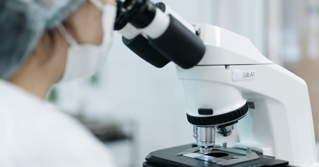 découvrez la biologie clinique, un domaine essentiel de la médecine qui se concentre sur l'analyse des échantillons biologiques pour diagnostiquer des maladies et surveiller la santé. apprenez-en davantage sur les techniques avancées utilisées en laboratoire et leur impact sur les soins aux patients.