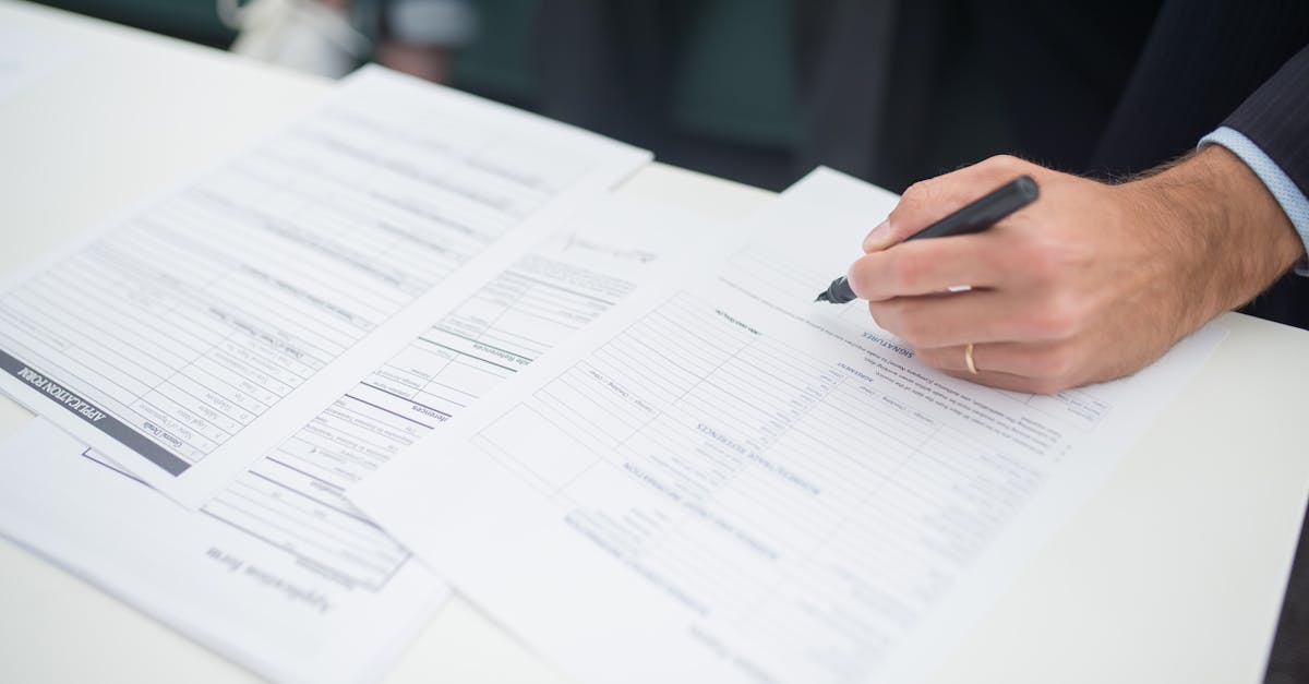 découvrez tout ce qu'il faut savoir sur les contrats de travail : types, obligations des employeurs et droits des employés. informez-vous sur la rédaction et la négociation de ces documents essentiels pour une relation professionnelle transparente et sécurisée.