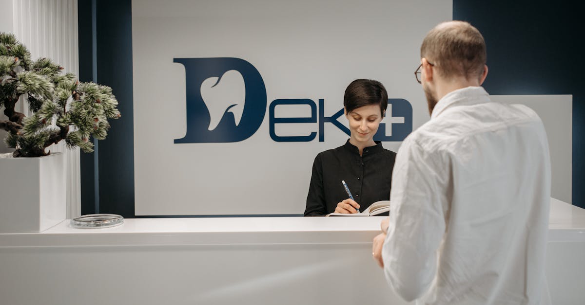 découvrez le rôle essentiel d'un assistant médical, un professionnel clé qui soutient les médecins dans leurs tâches quotidiennes, gère les relations avec les patients et assure un environnement de soins optimisé. apprenez-en davantage sur les compétences requises et les opportunités de carrière dans ce domaine en pleine expansion.