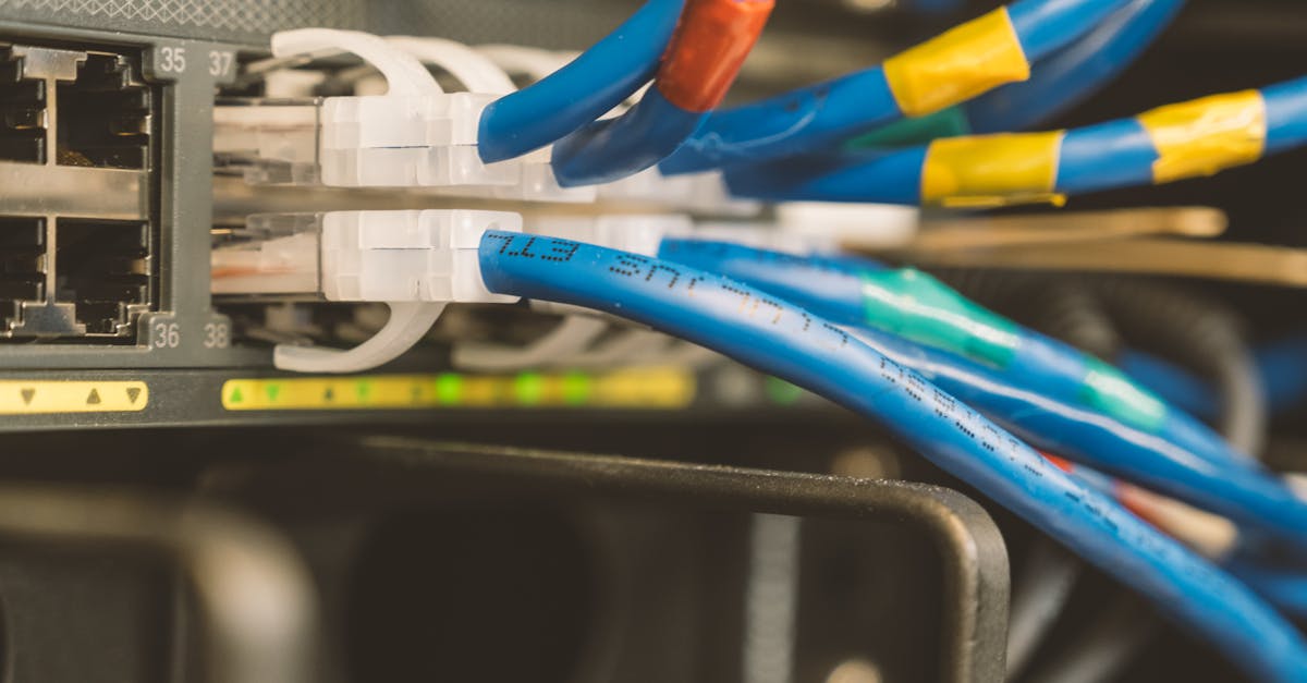 découvrez le rôle essentiel d'un administrateur réseau, responsable de la gestion, de la maintenance et de la sécurité des infrastructures informatiques. apprenez-en davantage sur les compétences requises et les défis du métier dans un monde numérique en constante évolution.