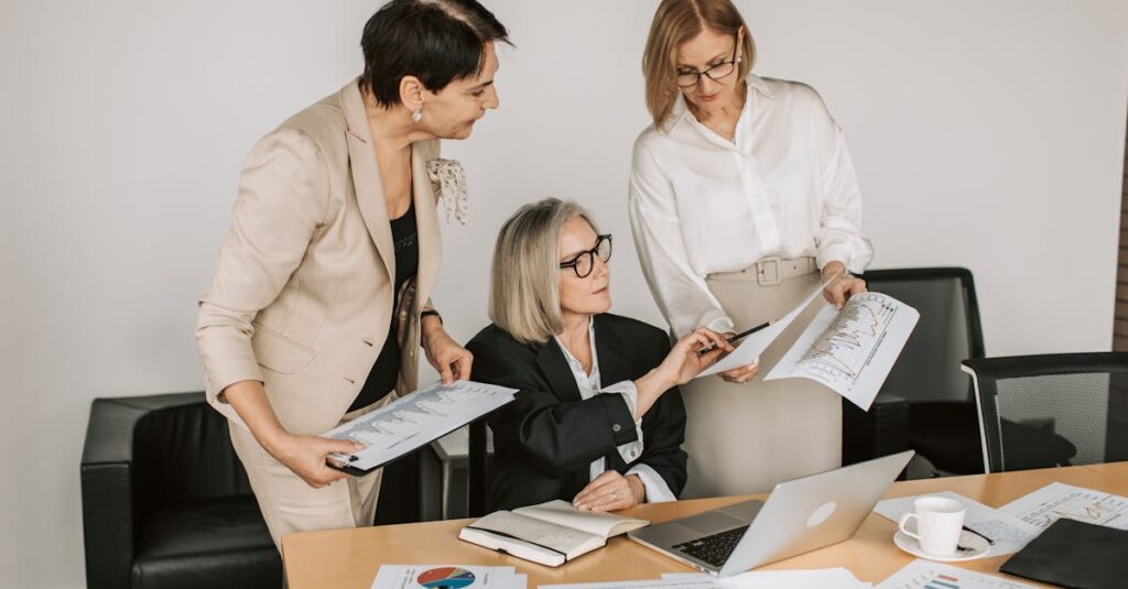 découvrez l'importance de la performance review pour optimiser les performances individuelles et collectives au sein de votre entreprise. apprenez comment établir des objectifs clairs, donner un feedback constructif et favoriser le développement professionnel de vos employés.