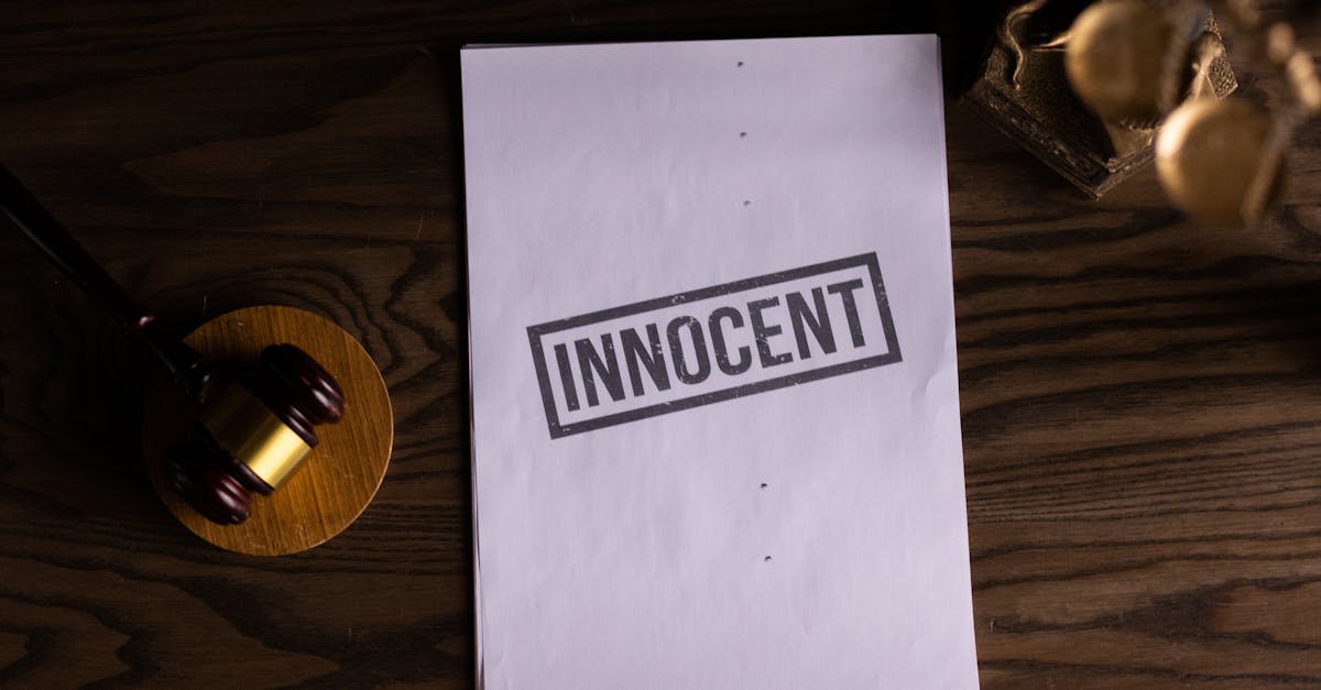 découvrez le rôle essentiel du procureur dans le système judiciaire, ses responsabilités, ses devoirs et comment il œuvre pour la justice dans notre société. apprenez-en davantage sur les enquêtes criminelles, les poursuites et l'impact du procureur sur les affaires judiciaires.