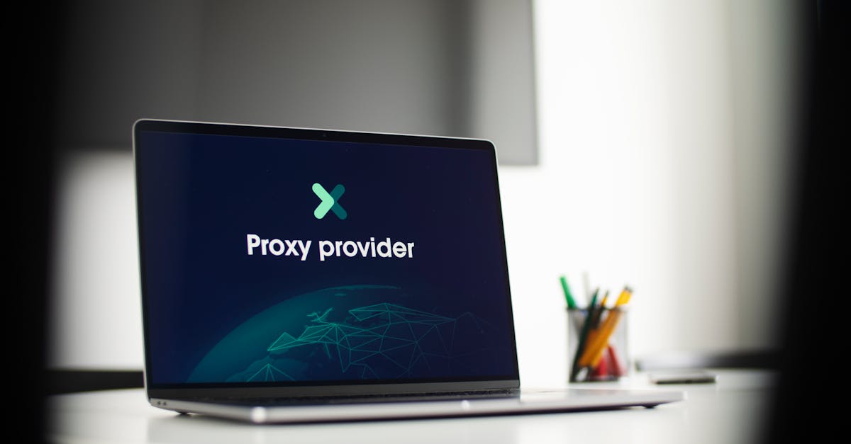 découvrez tout ce que vous devez savoir sur les proxies : définition, types, avantages et comment les utiliser pour sécuriser votre navigation et accéder à des contenus géo-restreints.