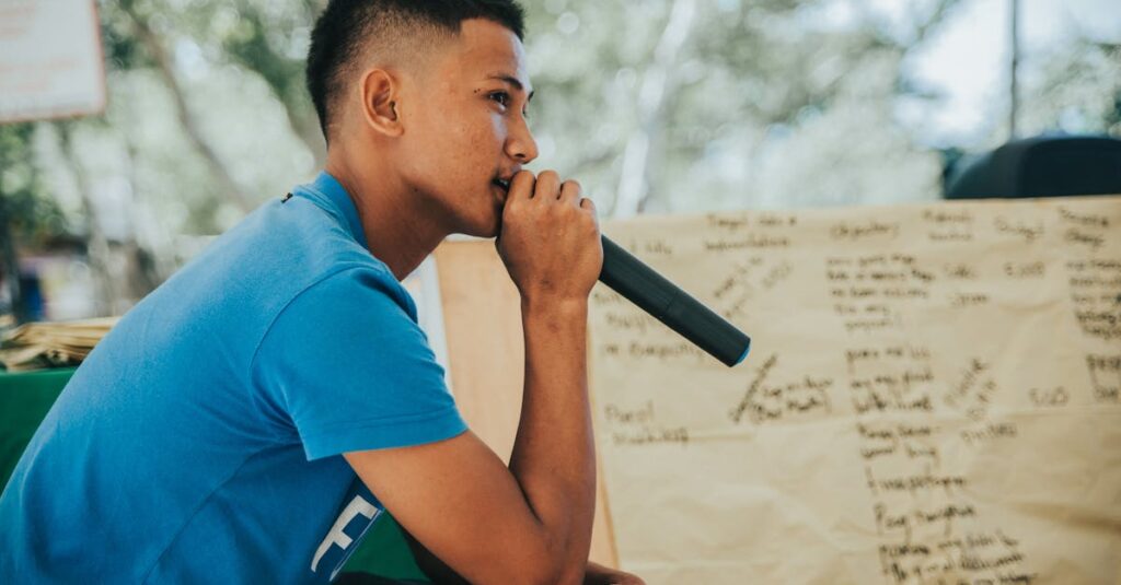 découvrez l'art de la prise de parole en public avec nos conseils et techniques. apprenez à captiver votre audience, à gérer votre stress et à exprimer vos idées avec impact. transformez vos interventions en moments mémorables et gagnez en confiance.