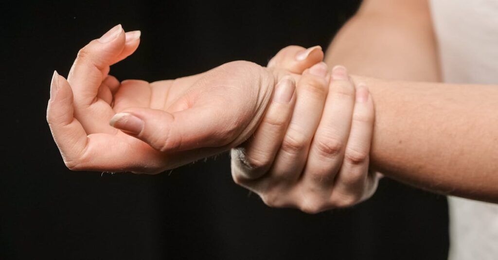 découvrez les bienfaits de la réflexologie, une méthode douce et naturelle qui stimule le bien-être global. soulagez le stress, améliorez votre circulation et redonnez de l'énergie à votre corps grâce à des techniques de pression ciblées sur les zones réflexes de vos pieds, mains et visage.