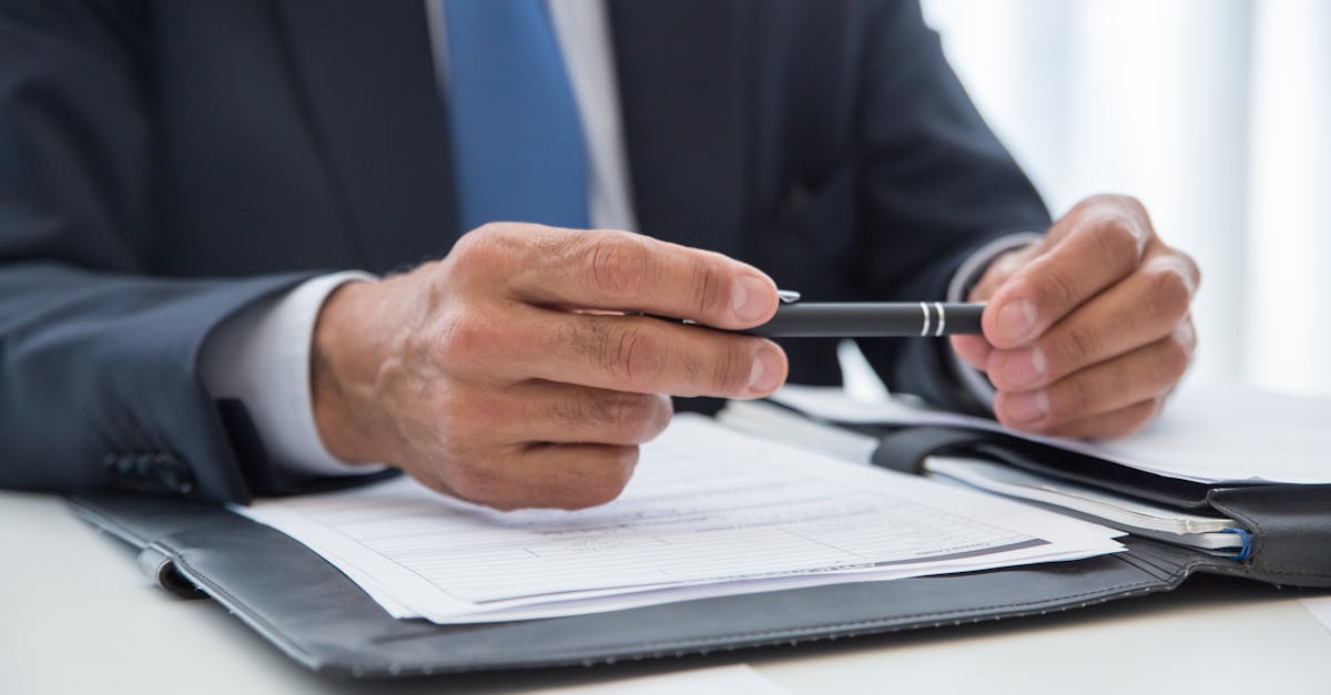 découvrez notre guide complet sur la signature de délégation, un outil essentiel pour optimiser la gestion des responsabilités. apprenez à rédiger des documents clairs et sécurisés, garantissant la bonne transmission de vos pouvoirs et la conformité légale de vos démarches.