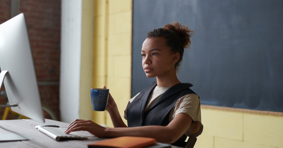 découvrez notre guide complet sur le métier d'enseignant, explorant les compétences requises, les défis du quotidien et les multiples opportunités de carrière. inspirez-vous et trouvez votre voie dans le monde de l'éducation.