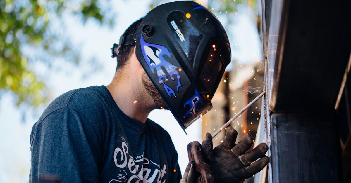 découvrez l'univers des soudeurs et apprenez tout sur les techniques de soudage, les outils nécessaires et les formations disponibles pour devenir un expert en la matière. améliorez vos compétences et explorez les opportunités de carrière dans ce domaine essentiel.