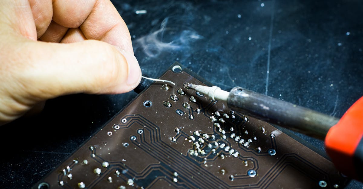 découvrez le métier de soudeur : des techniques précises, des outils spécialisés et une créativité sans limite. explorez les différents types de soudure, les secteurs d'activité et les opportunités de carrière passionnantes dans cet univers essentiel à l'industrie.
