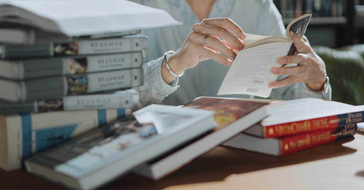 découvrez la signification de l'expression 'accrued interest', son fonctionnement et son importance en finance. apprenez comment les intérêts courus sont calculés et utilisés dans les investissements et les prêts.