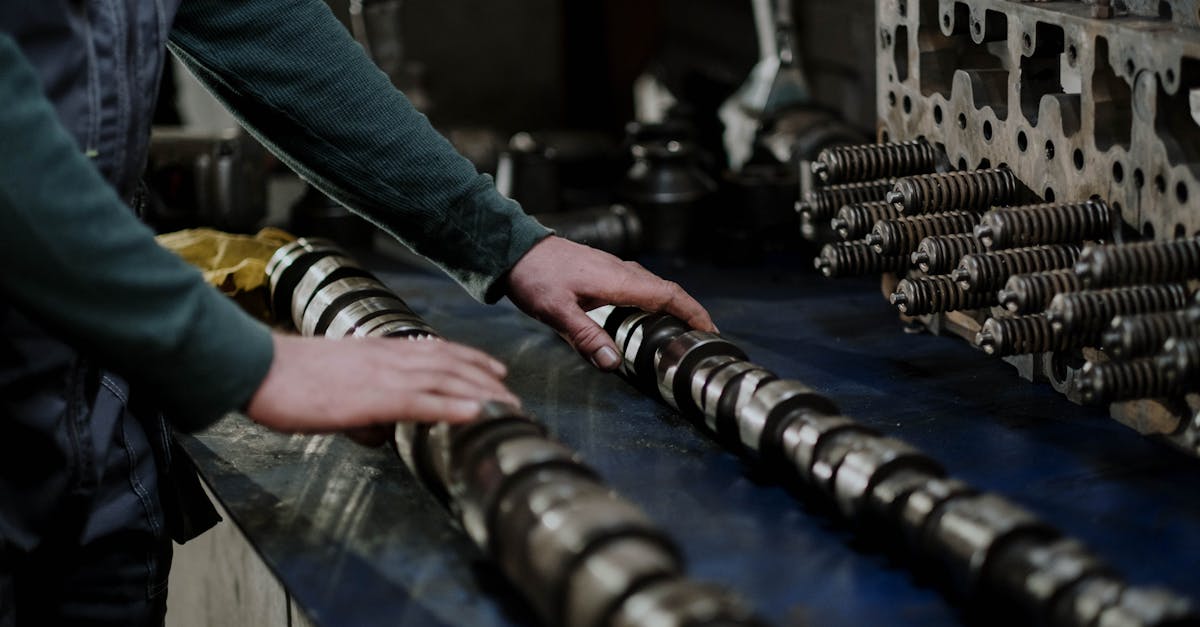 découvrez le métier de technicien automobile : diagnostics, réparations, entretiens et conseils pour assurer la performance et la sécurité de votre véhicule.