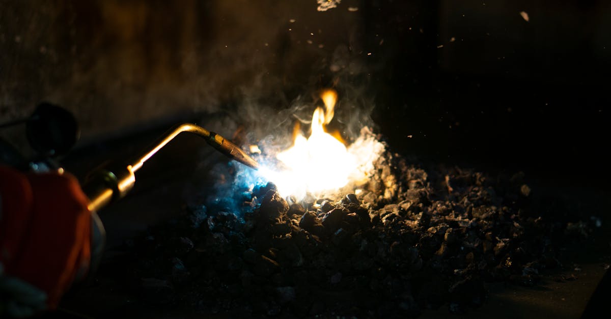 découvrez l'univers fascinant des forgerons : histoire, métier, techniques traditionnelles et art de la forge. plongez dans un savoir-faire ancestral mêlant force, précision et passion du métal.