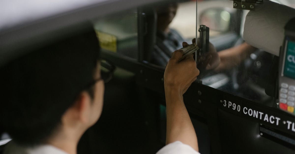 découvrez nos services de transport de fonds sécurisés, alliant efficacité et sécurité pour vos besoins en gestion de cash. faites confiance à notre expertise pour un service fiable et professionnel.
