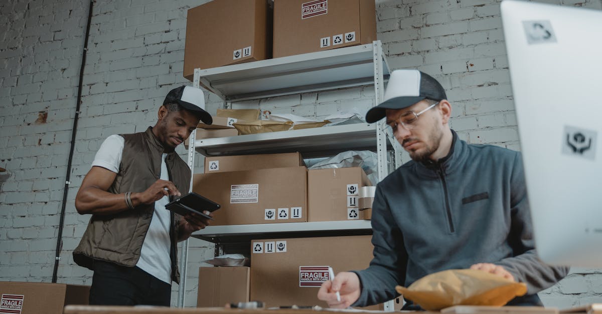 découvrez le métier de livreur : missions quotidiennes, compétences requises et conseils pour réussir en tant que delivery driver, que ce soit pour des colis, repas ou courses à domicile.