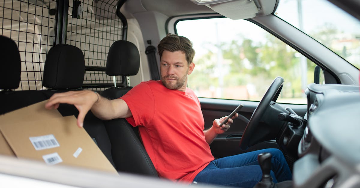 découvrez le métier de chauffeur-livreur : missions, compétences requises, conditions de travail et conseils pour réussir dans la livraison de colis et de marchandises.