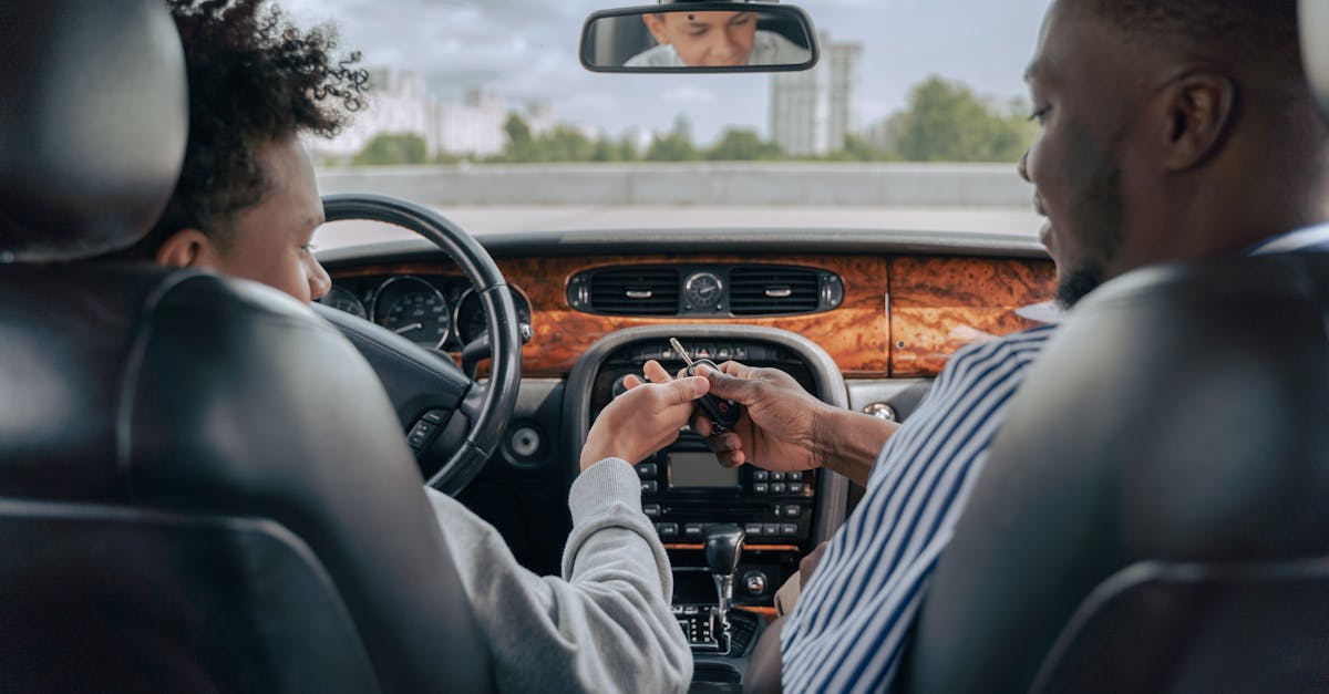 devenez un conducteur confiant avec notre instructeur de conduite professionnel. apprenez les règles de la route, acquérez des compétences pratiques et passez votre permis de conduire en toute sérénité. inscrivez-vous dès aujourd'hui pour des leçons adaptées à tous les niveaux.