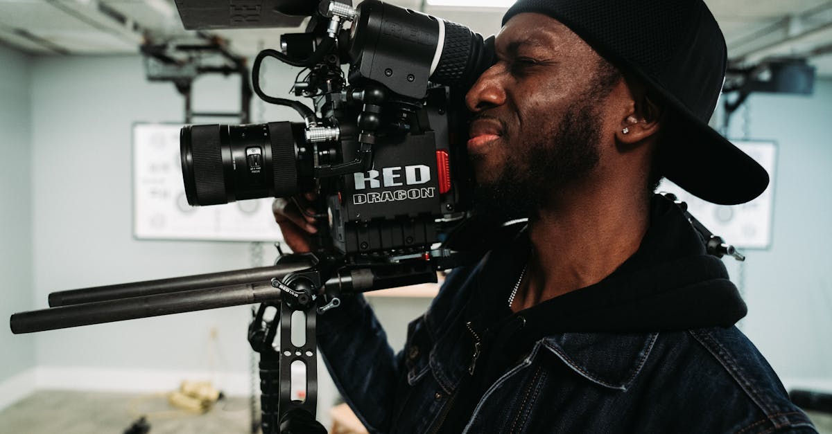 découvrez le métier de filmmaker : techniques de tournage, astuces de montage, conseils pour débuter et matériel indispensable pour réaliser vos propres films.