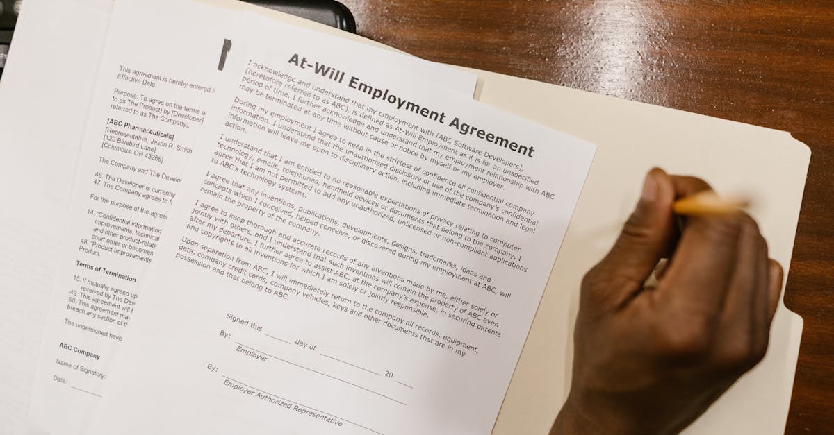découvrez tout ce qu'il faut savoir sur le contrat à durée déterminée (cdd) : définition, conditions, avantages et obligations pour les employeurs et salariés.