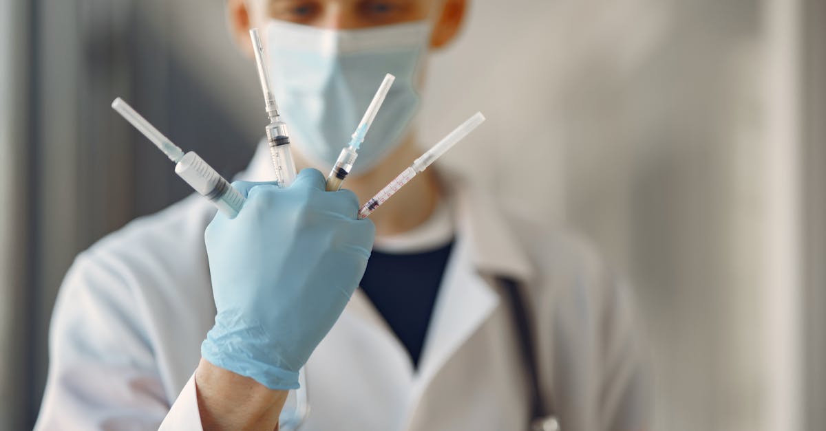 découvrez le métier de pharmacien hospitalier : rôle, missions au sein de l'équipe médicale, gestion des médicaments et contribution à la qualité des soins en milieu hospitalier.