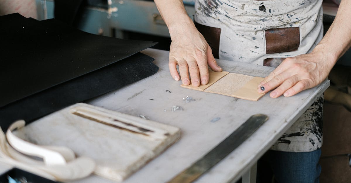 découvrez l’art du leatherworking : conseils, techniques et inspirations pour travailler et transformer le cuir en créations uniques, que vous soyez débutant ou passionné.