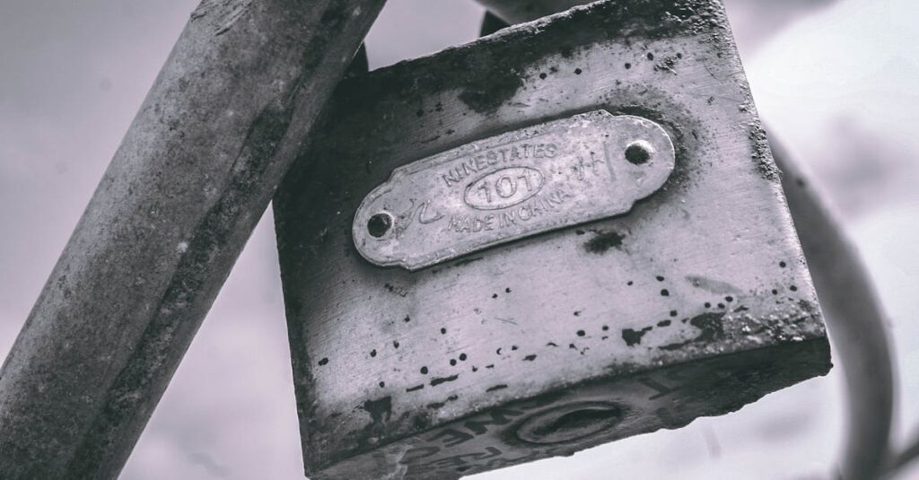 besoin d'un serrurier fiable ? découvrez nos services de serrurerie professionnels : ouverture de porte, installation de serrures et dépannages rapides. disponibles 24h/24 à proximité.