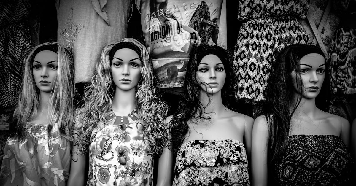 découvrez l'univers des mannequins : actualités, portraits, conseils pour débuter dans le mannequinat et tendances mode. explorez les coulisses des défilés et du métier de mannequin.