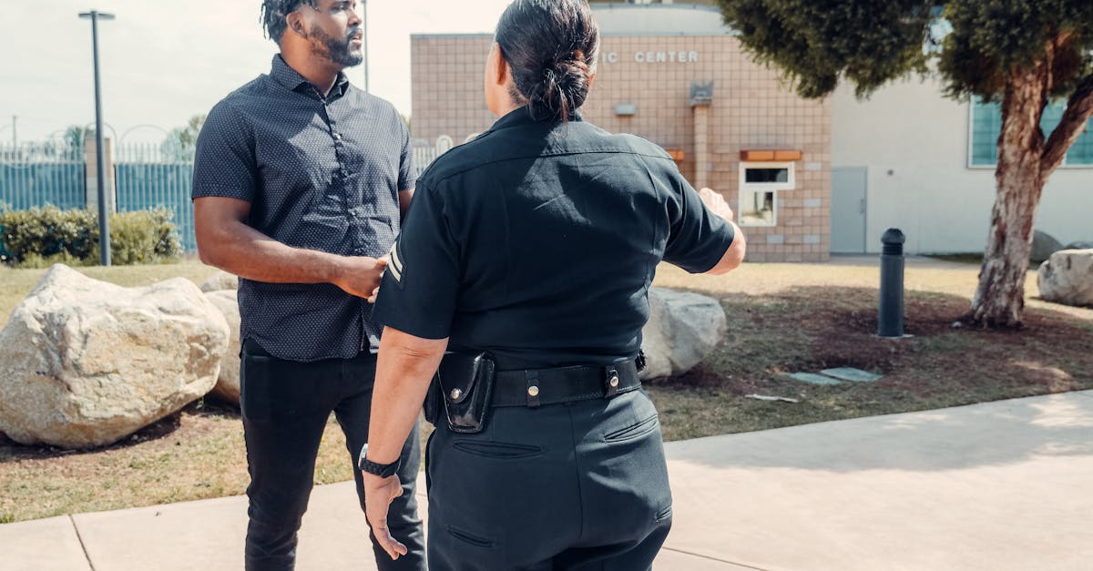 découvrez le rôle essentiel d'un agent de police municipale : garant de la sécurité et de la tranquillité publique, il veille sur la communauté, assure le respect des lois et améliore la qualité de vie des citoyens.