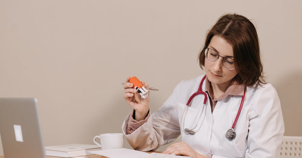 découvrez la médecine du travail, une spécialité dédiée à la santé et au bien-être des travailleurs. explorez les pratiques, les réglementations et les services offerts pour prévenir les risques professionnels et garantir un environnement de travail sain.