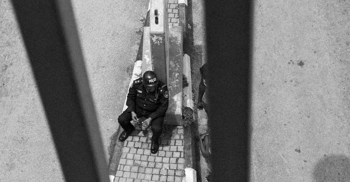 découvrez le rôle essentiel du peacekeeper, un acteur clé dans le maintien de la paix internationale, la résolution des conflits et la protection des civils à travers le monde.