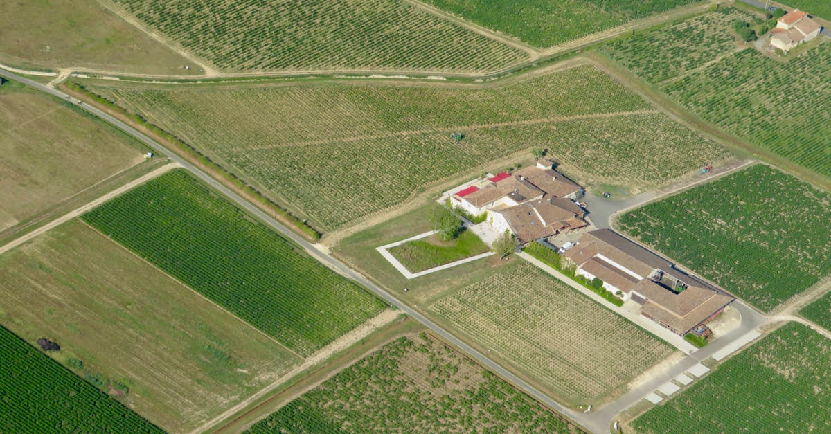 découvrez comment se déroule le partage des biens immobiliers lors d'une séparation ou d'une succession. conseils, démarches et solutions pour réussir la division de propriété.