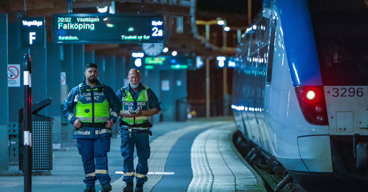 découvrez l'importance de la sécurité ferroviaire et les mesures essentielles mises en place pour garantir la sûreté des passagers et des infrastructures. explorez les technologies innovantes et les protocoles de prévention qui assurent un transport ferroviaire fiable.