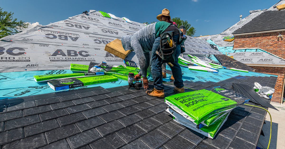 découvrez les services professionnels d'un couvreur : réparation, rénovation et installation de toitures pour garantir la protection et la durabilité de votre maison. demandez un devis gratuit dès maintenant.