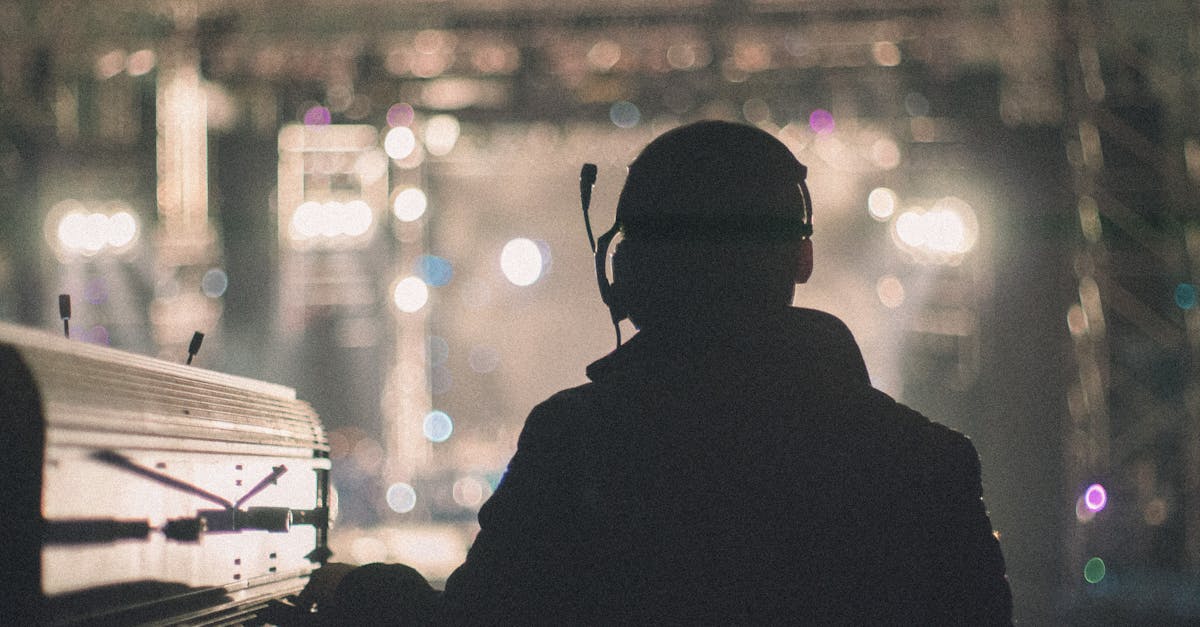 découvrez le métier de stage manager : missions, compétences requises et rôle essentiel dans la gestion et la coordination des événements scéniques. tout savoir sur le quotidien et les opportunités de carrière de ce professionnel clé du spectacle vivant.