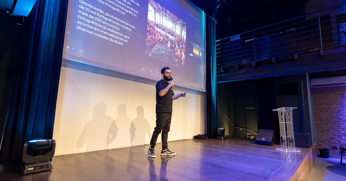découvrez le métier de stage manager : rôle, missions et compétences essentielles pour organiser et coordonner efficacement les répétitions et spectacles sur scène.