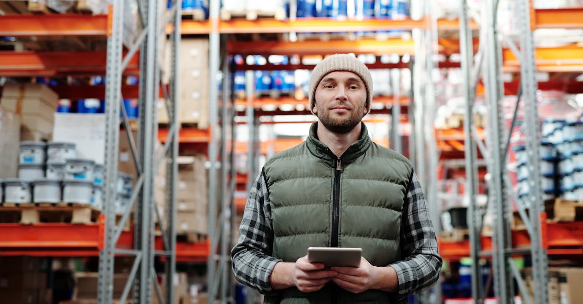 store manager : pilotez les ventes, encadrez l’équipe et optimisez l’expérience client. missions, compétences clés et salaire détaillés.