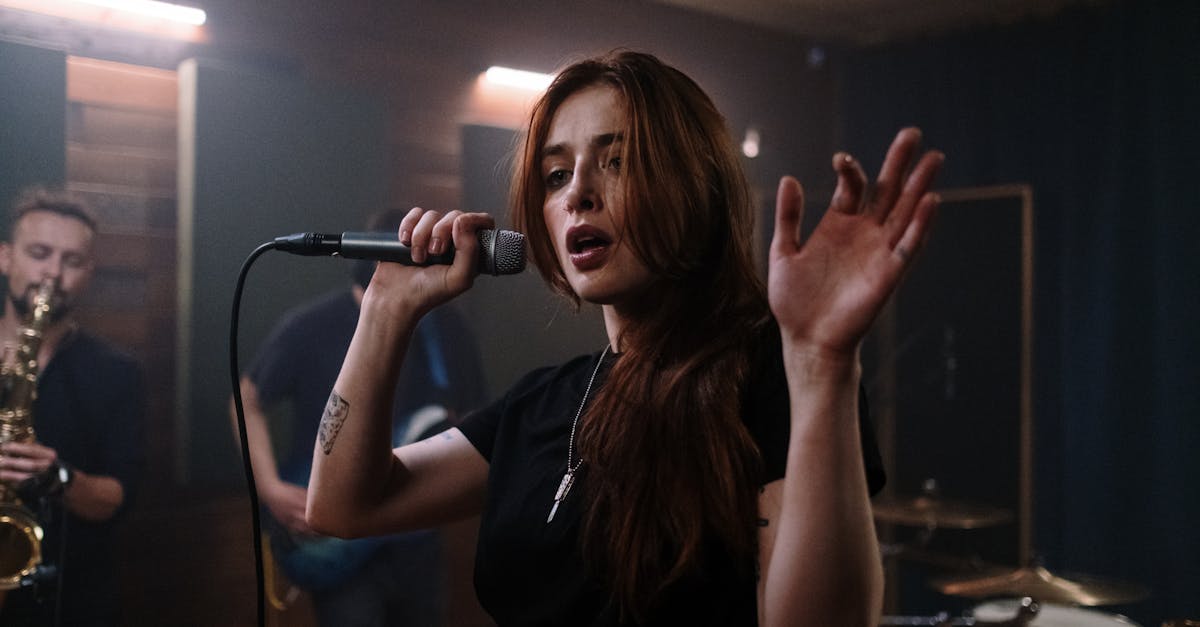 découvrez le métier de vocalist : techniques de chant, conseils pour améliorer sa voix et réussir dans la musique. guide complet pour aspirants chanteurs et passionnés de vocal.