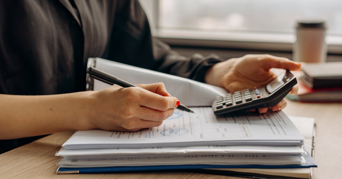 découvrez tout sur la comptabilité : principes, méthodes, conseils pour bien gérer vos finances, obligations légales et optimisation comptable pour particuliers et entreprises.
