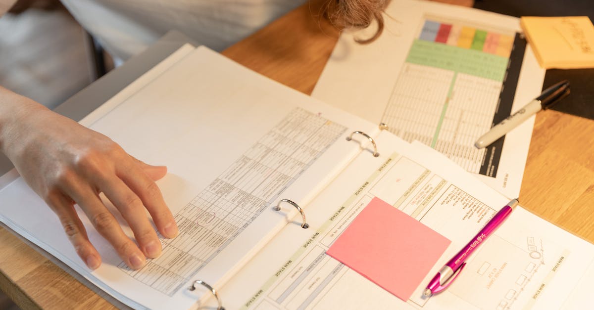 découvrez le rôle et les missions d'un administrative officer : gestion administrative, organisation des tâches, coordination des services et soutien essentiel au fonctionnement efficace de l'entreprise.